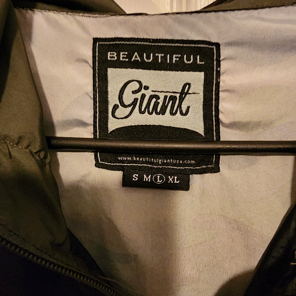 Beautiful giant zip up - Picture 3 of 4
